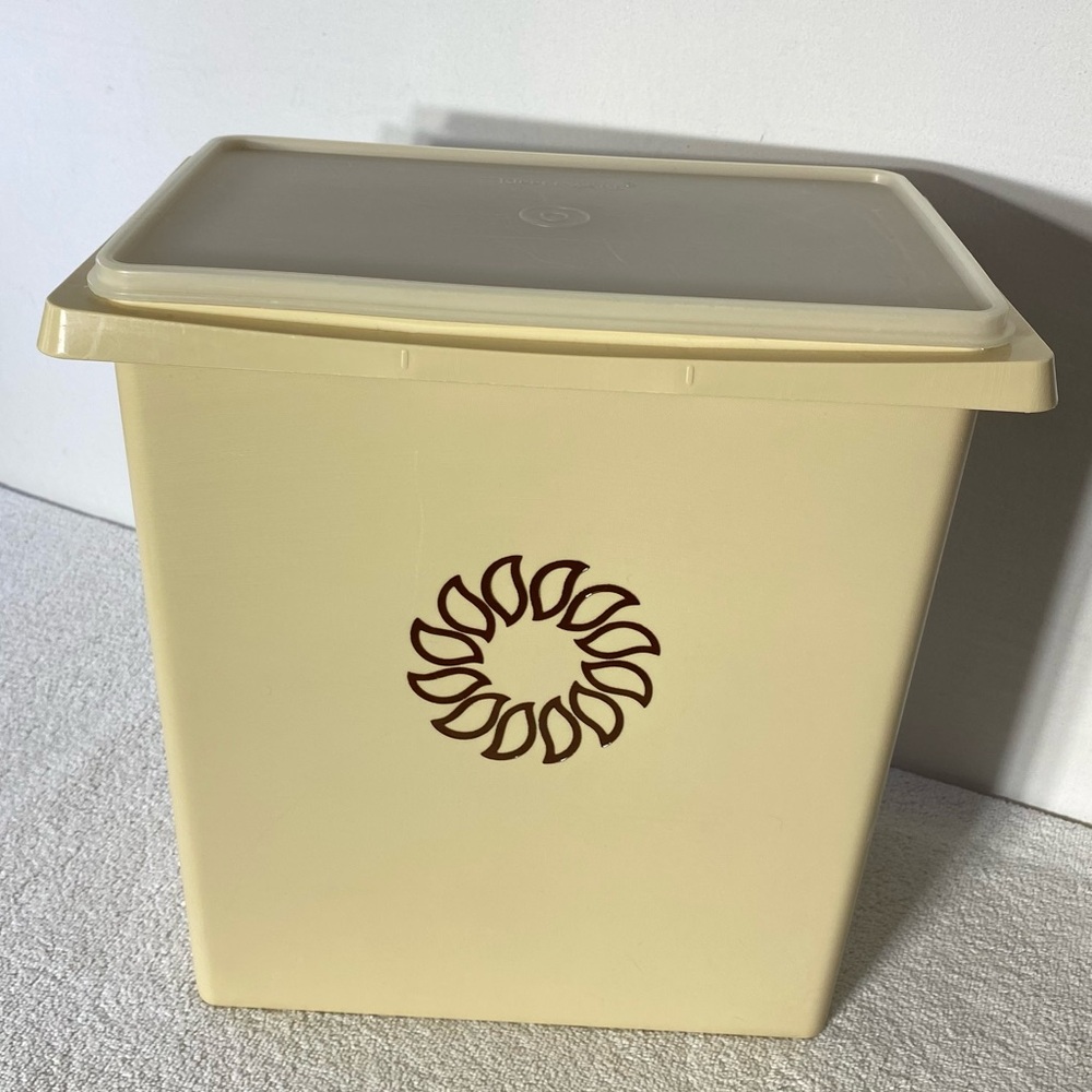 Vintage Tupperware Large Beige Rectangle Storage Container W Lid